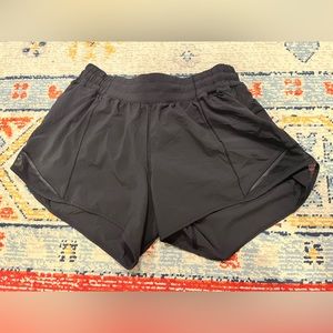 Hotty Hot Shorts Black Size 8 Tall (fit seems regular to me tho!). Awesome shape